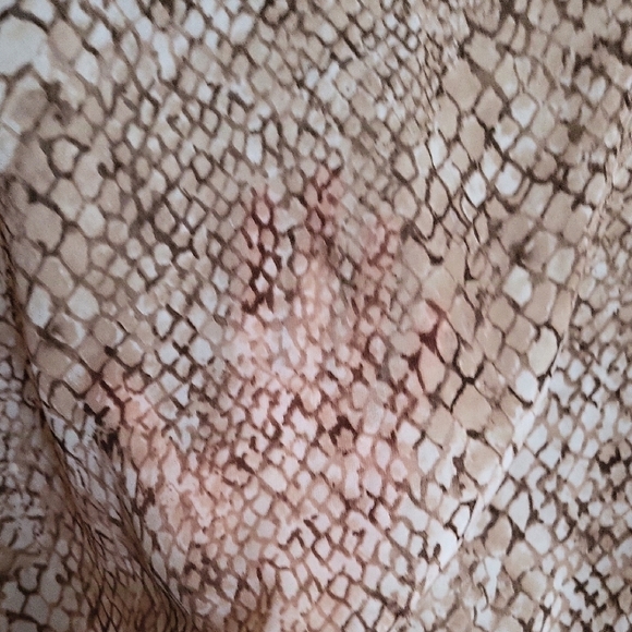 Elegant Chic Brown Patterned Women's Top – Stylish & Versatile Size M - Picture 7 of 7